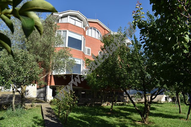 Villa for sale in Memo Bejko street, near the Grand Park of the Artificial Lake in Tirana.
It offer